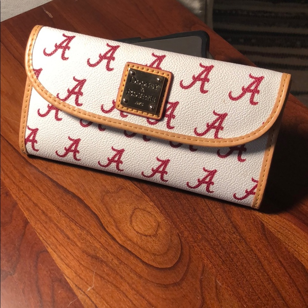 Dooney & Bourke Women’s Wallet